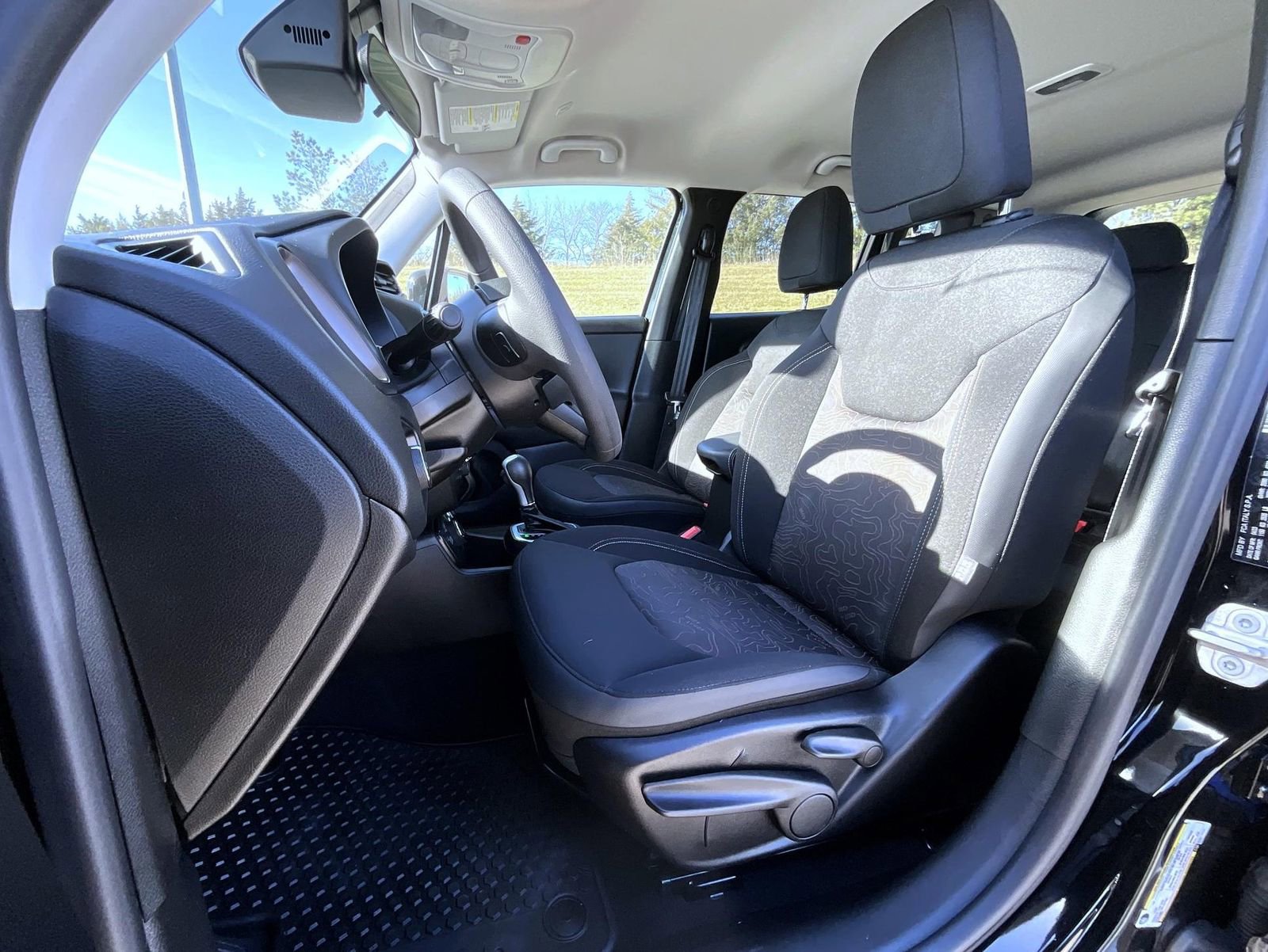 Used 2023 Jeep Renegade Latitude image 11