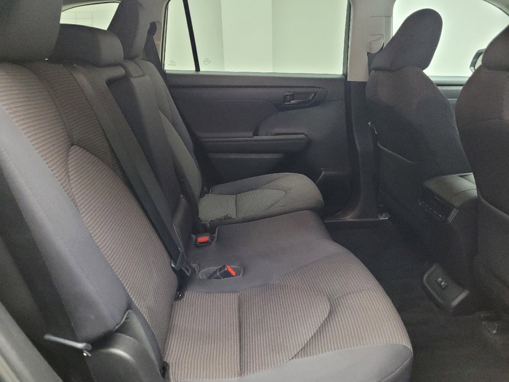 Used 2021 Toyota Highlander LE image 19