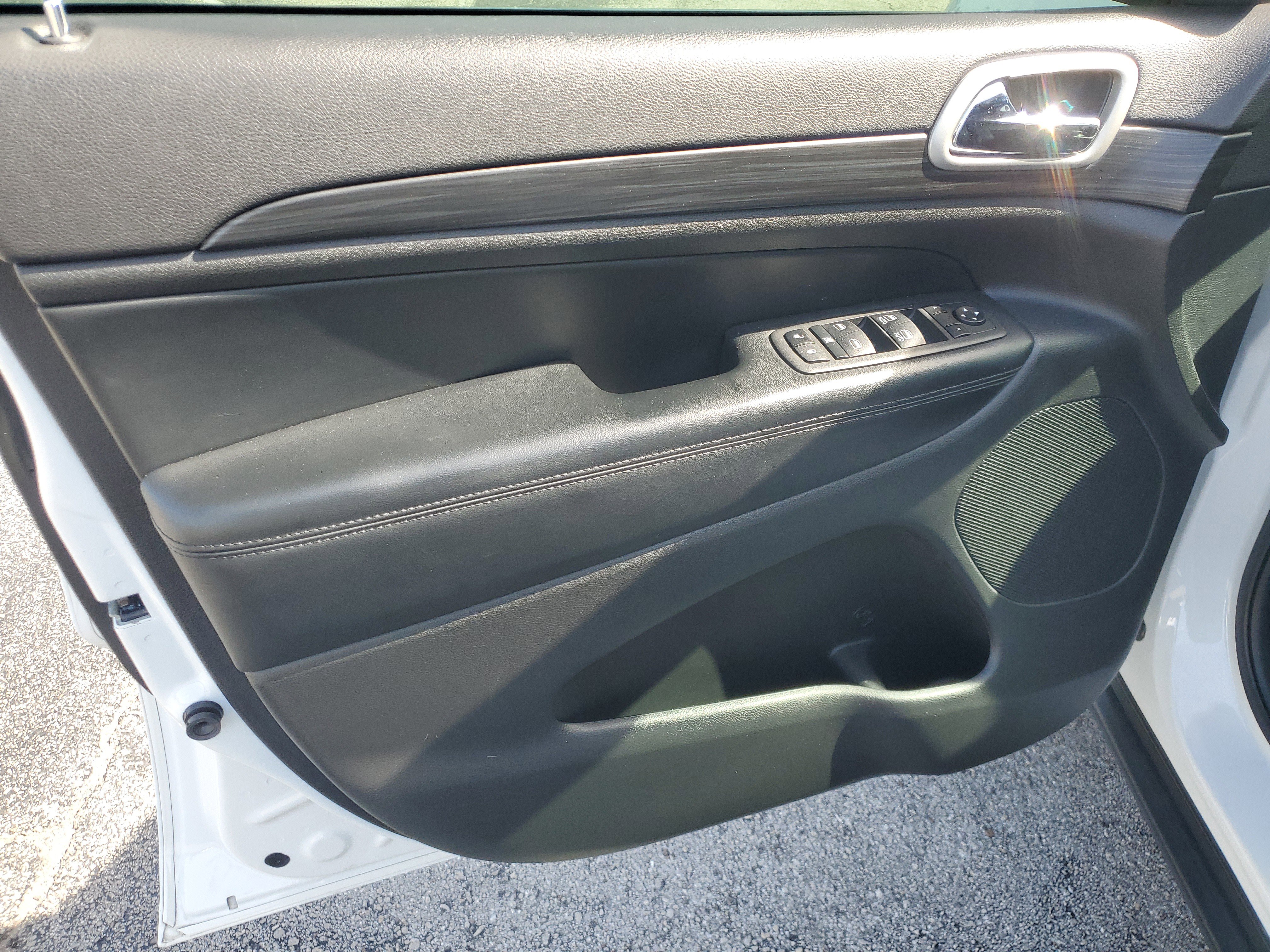 Used 2022 Jeep Grand Cherokee Laredo X image 10