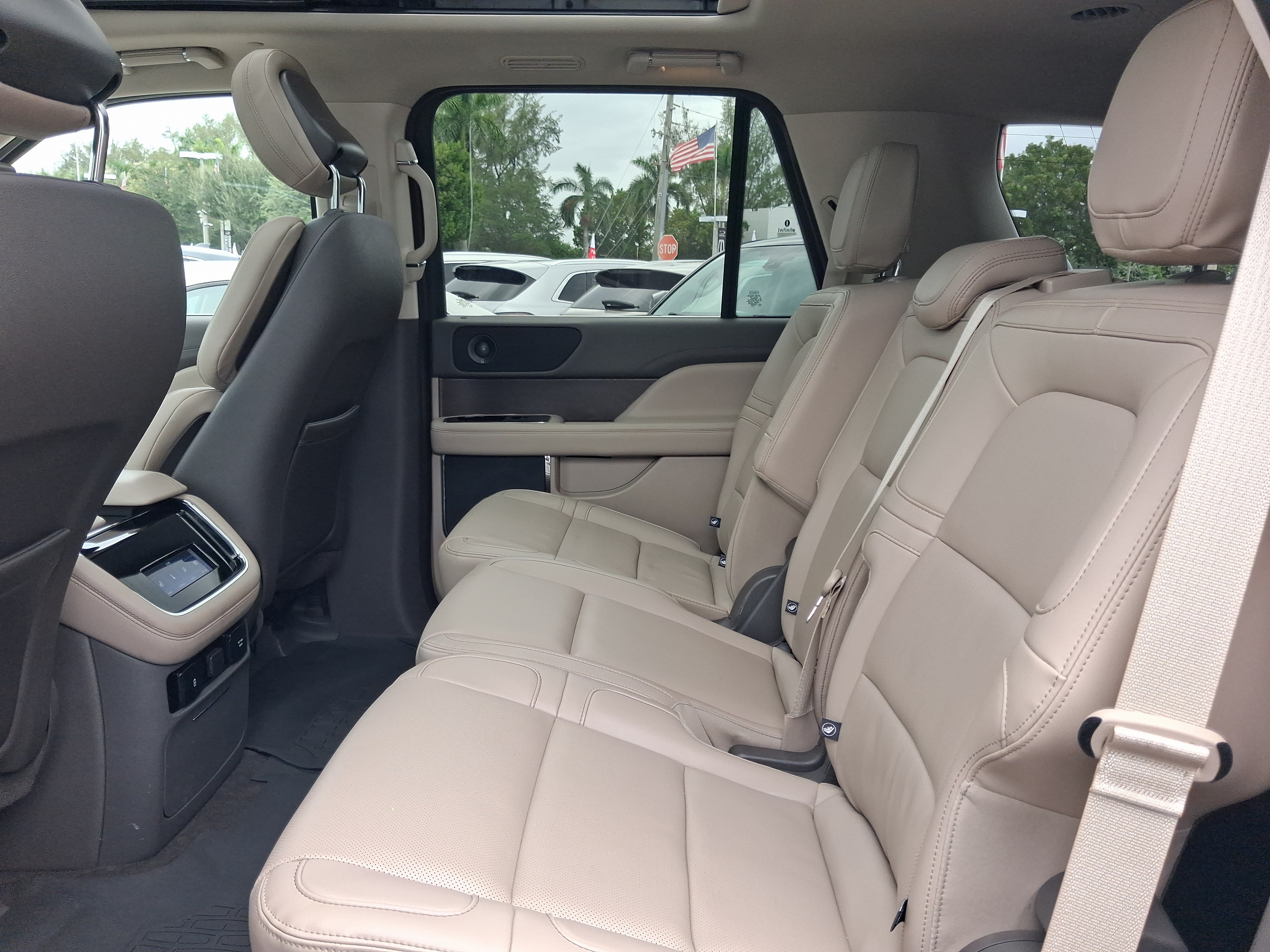Certified 2024 Lincoln Navigator Premiere AWD/4WD image 6