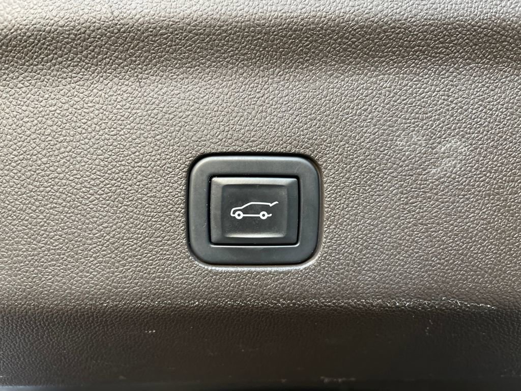 Used 2021 GMC Yukon Denali w/ Denali Premium Package image 21