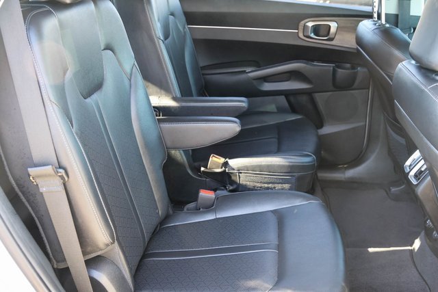 Used 2022 Kia Sorento EX w/ Panoramic Sunroof Package image 19