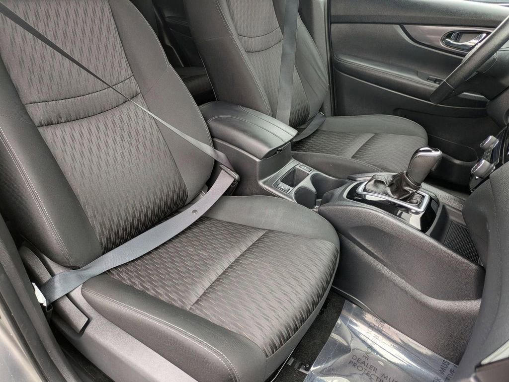 Used 2019 Nissan Rogue SV image 29
