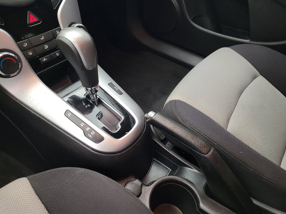 Used 2015 Chevrolet Cruze LS FWD image 26