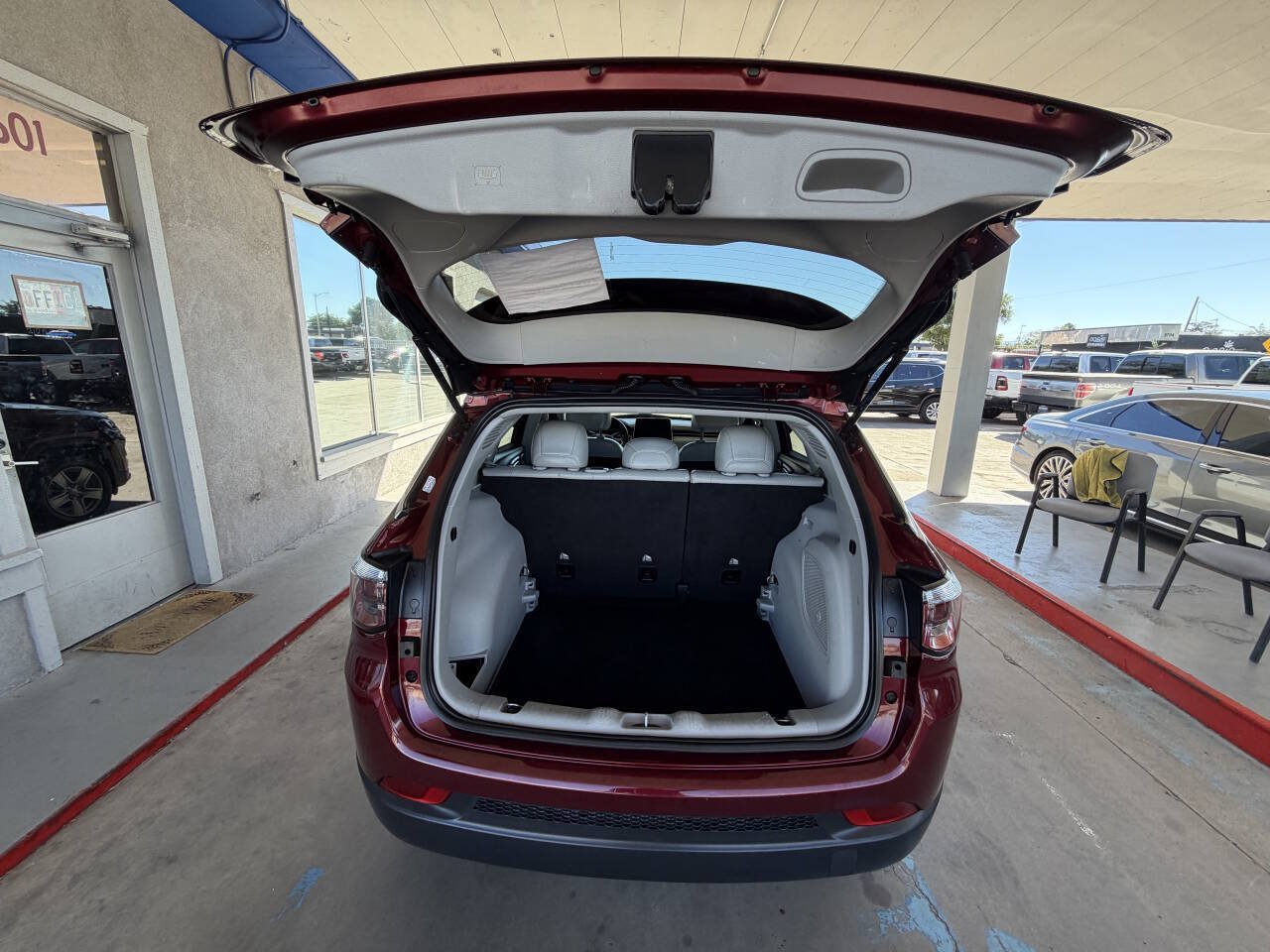 Used 2022 Jeep Compass Latitude w/ Sun and Sound Group AWD/4WD image 16