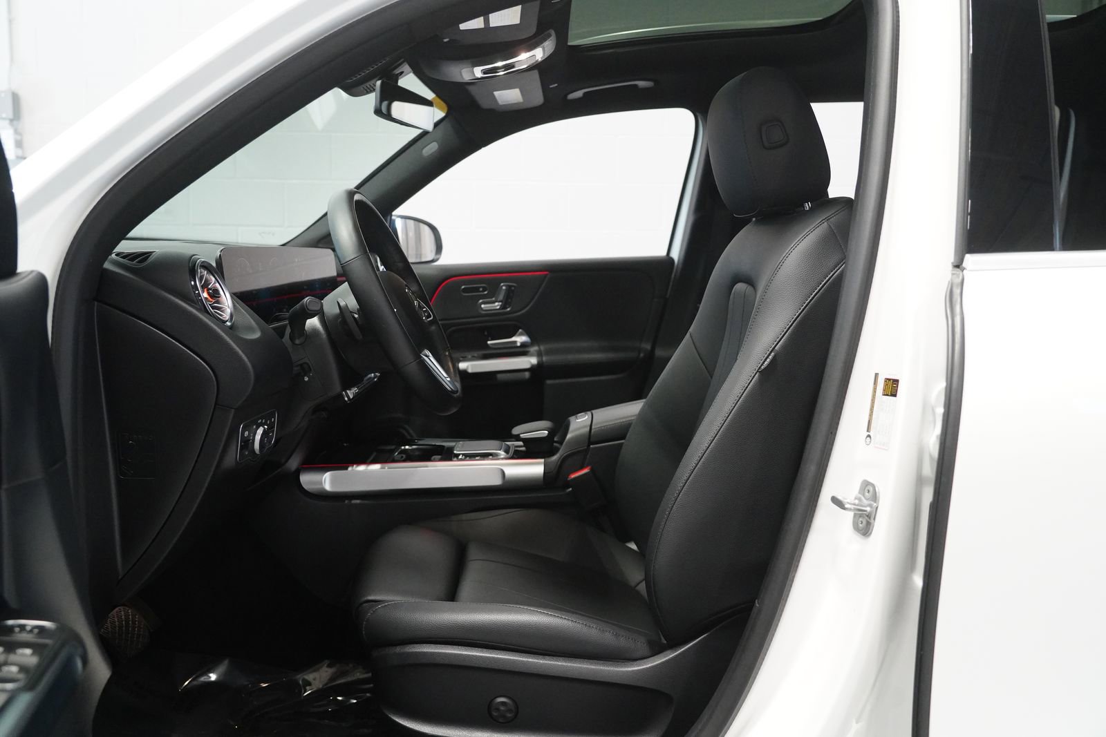 Used 2023 Mercedes-Benz GLB 250 4MATIC image 12