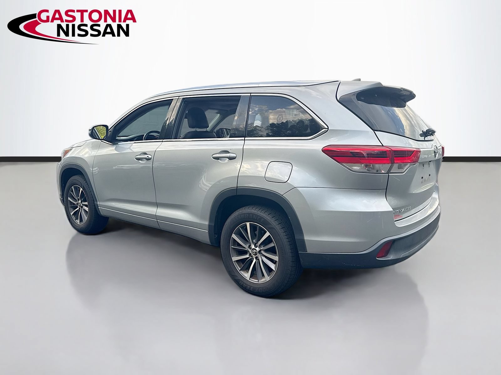 Used 2018 Toyota Highlander XLE FWD image 6