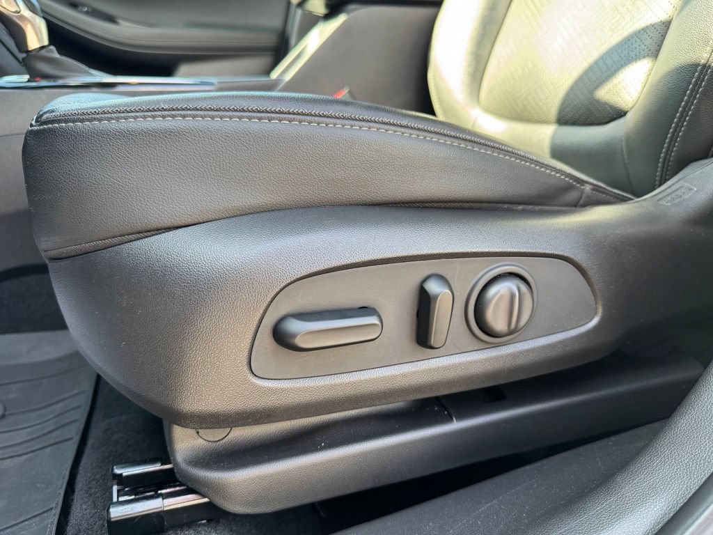 Certified 2022 Buick Encore GX Essence w/ Advanced Technology Package FWD image 17