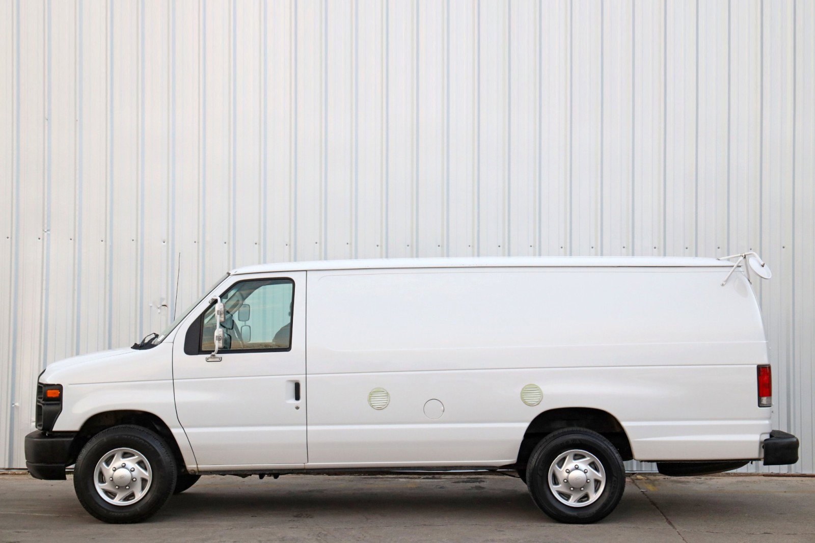 Used 2010 Ford E-350 and Econoline 350 Extended Super Duty image 7