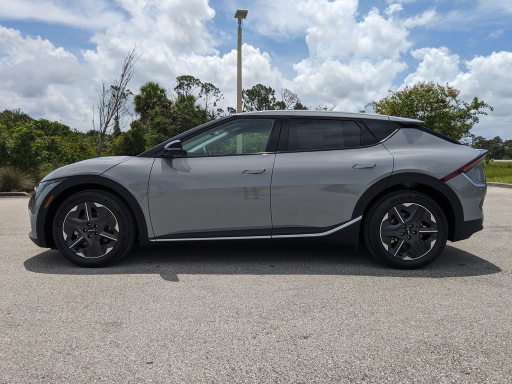 New 2025 Kia EV6 Light RWD image 8