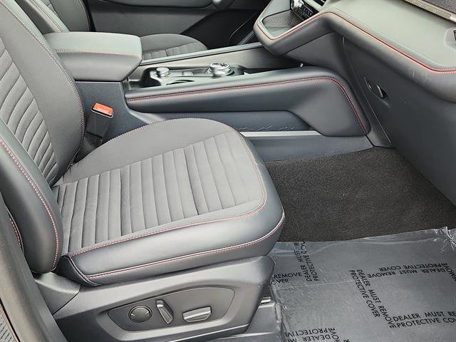 Used 2025 Ford Explorer ST-Line w/ ST-Line Street Pack image 13