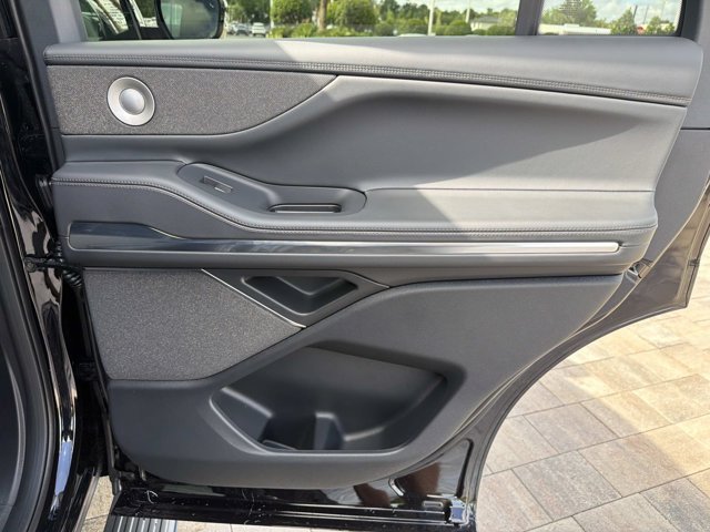 New 2026 Lincoln Navigator Reserve w/ Jet Appearance Package AWD/4WD image 20