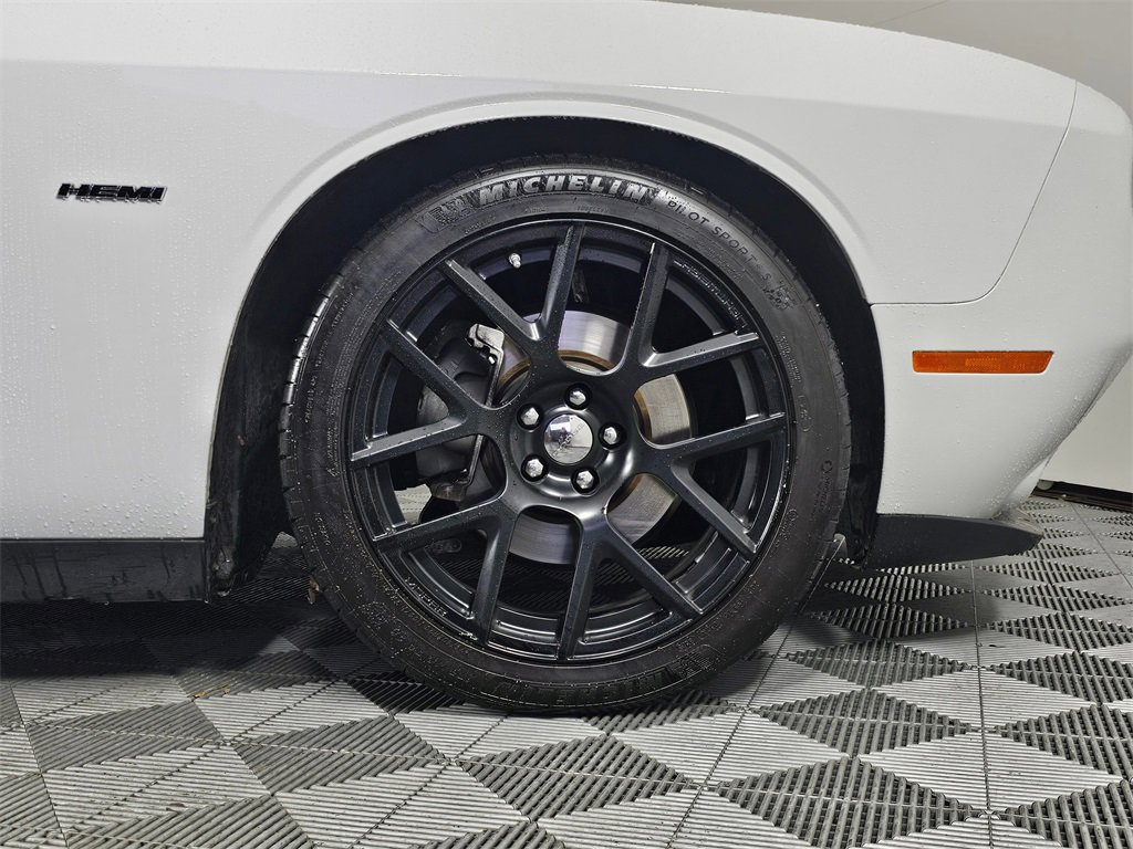 Used 2015 Dodge Challenger R/T Plus image 9