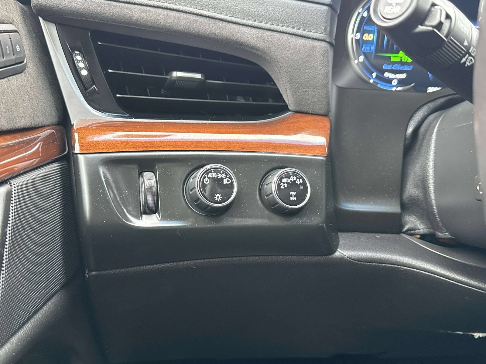 Used 2019 Cadillac Escalade Luxury AWD/4WD image 13