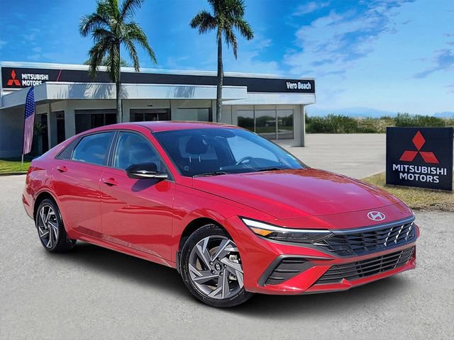 Used 2025 Hyundai Elantra Sport image 1