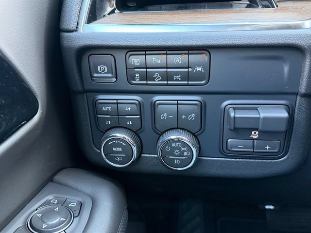 New 2026 Chevrolet Suburban High Country AWD/4WD image 19