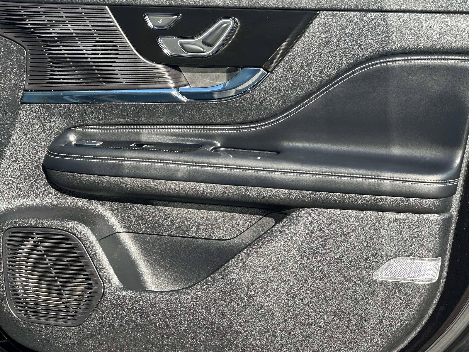 Used 2022 Lincoln Corsair AWD w/ Equipment Group 101A image 25