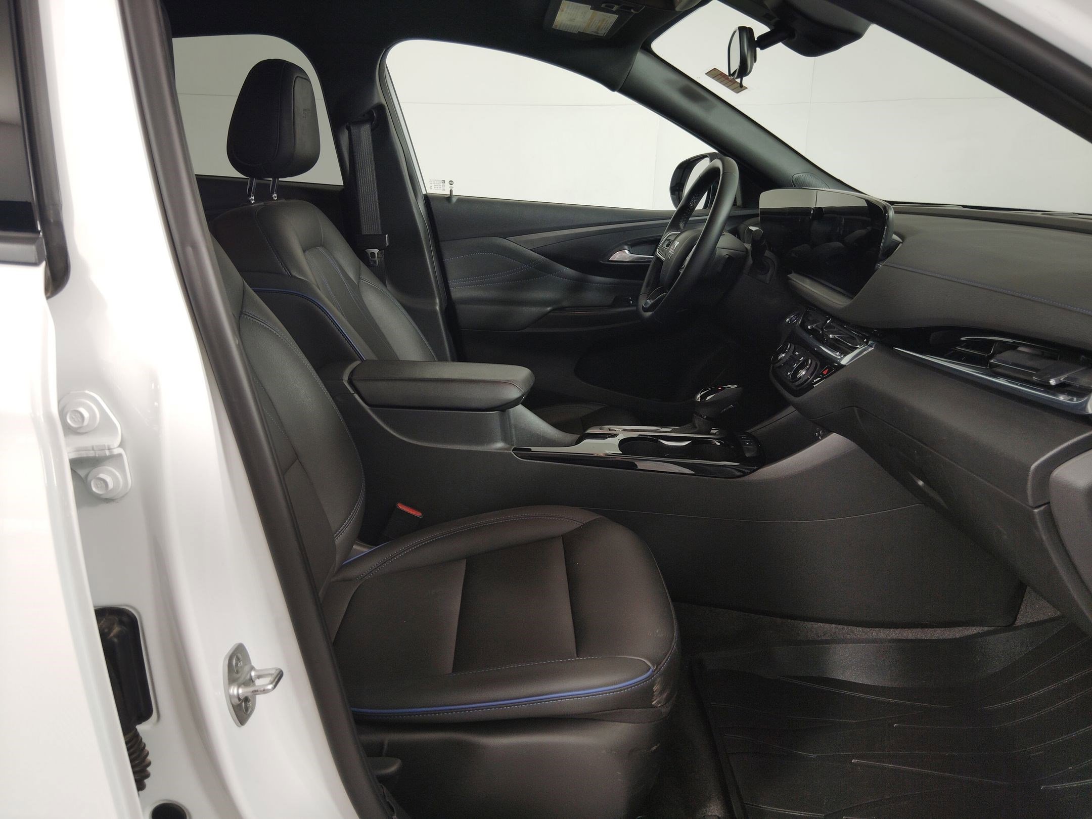 Used 2025 Buick Envista Sport Touring image 21