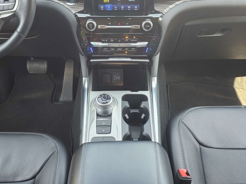 Used 2023 Ford Explorer Limited w/ Limited Technology Package RWD image 20