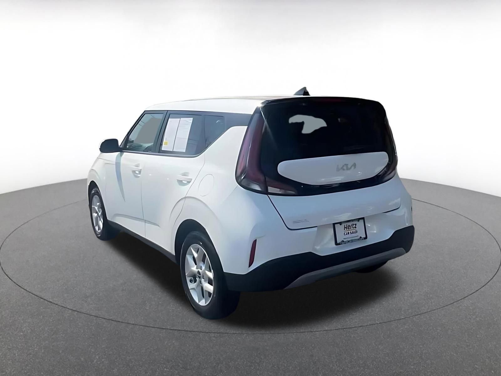 Used 2025 Kia Soul LX w/ LX Technology Package FWD image 11