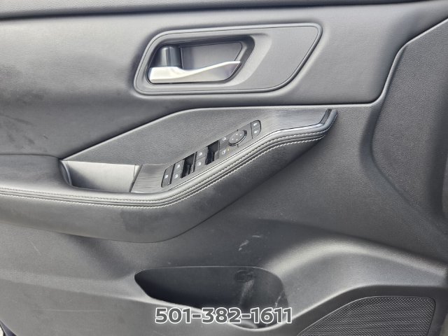 Used 2024 Nissan Rogue SV FWD image 27