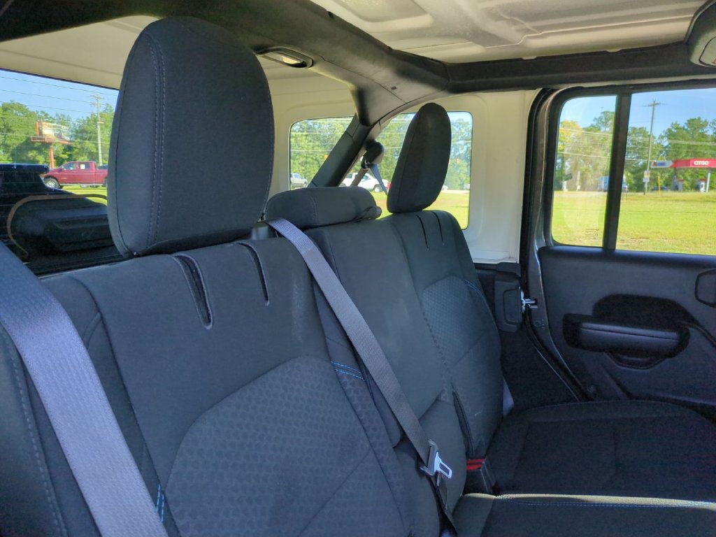 Used 2024 Jeep Wrangler Unlimited Rubicon 4xe AWD/4WD image 32