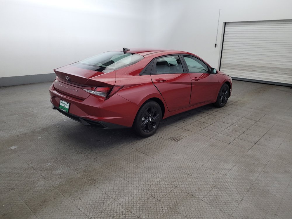 Used 2023 Hyundai Elantra SEL w/ Preferred Accessory Package FWD image 9