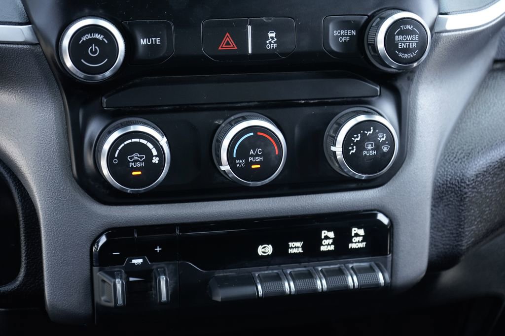Used 2024 RAM 2500 Big Horn AWD/4WD image 30