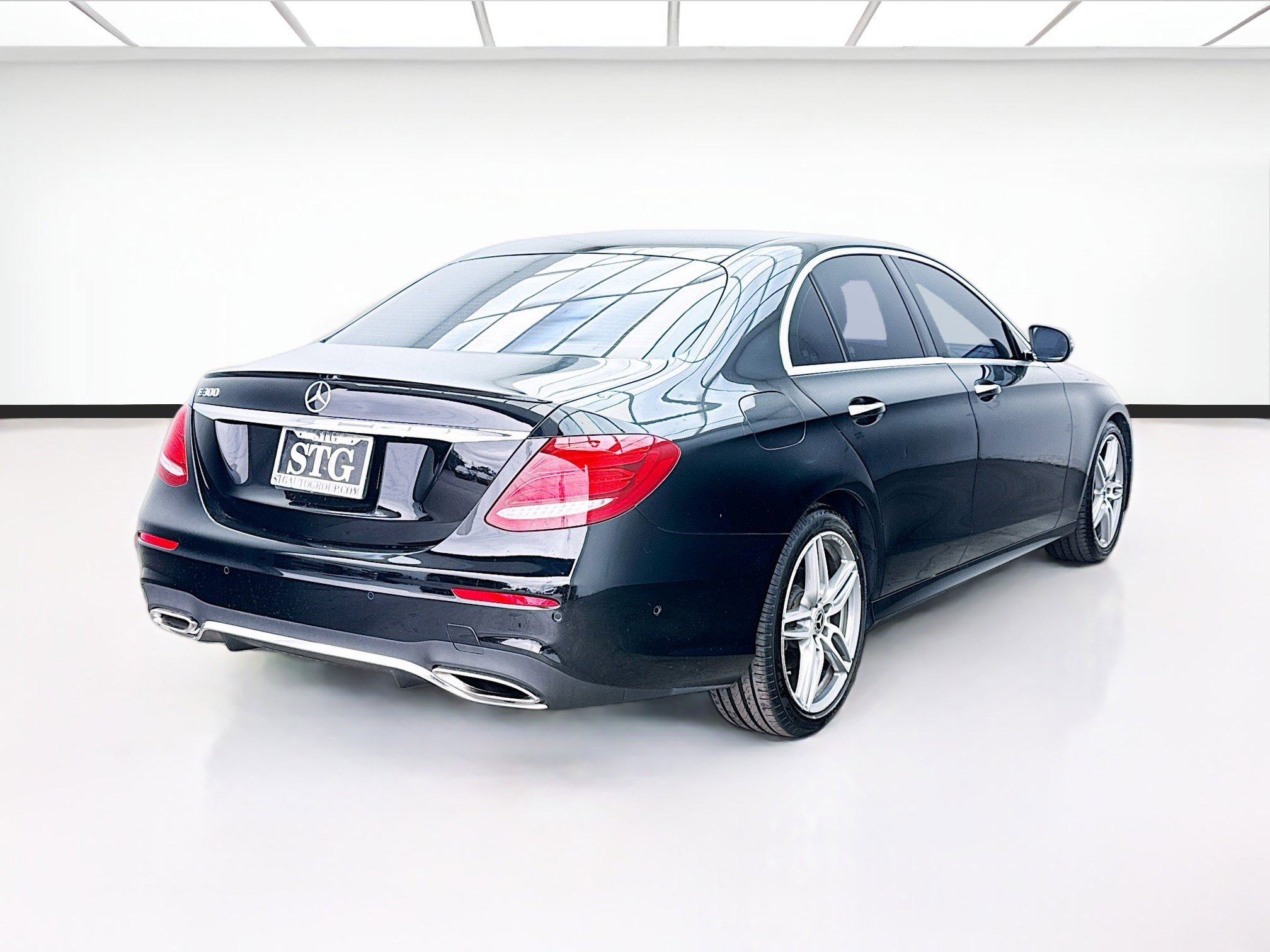 Used 2018 Mercedes-Benz E 300 image 4