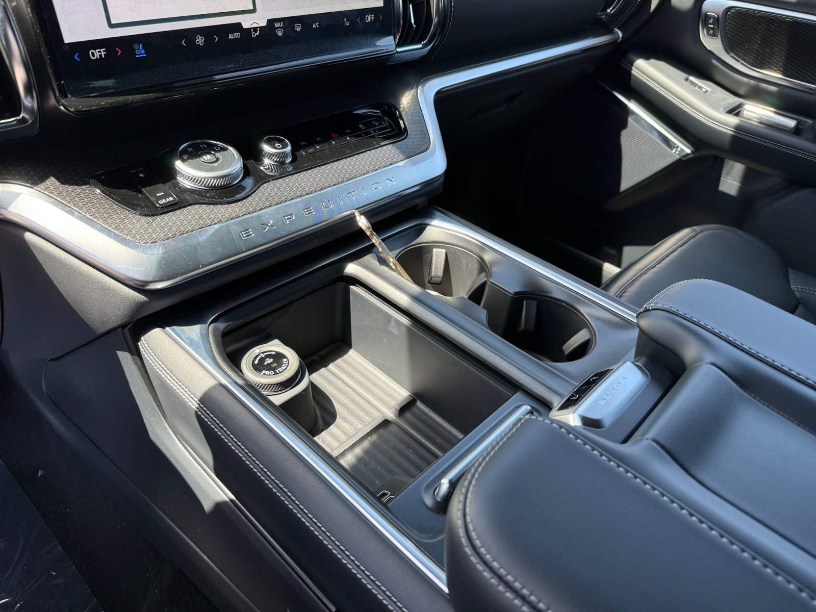 New 2026 Ford Expedition Platinum image 13