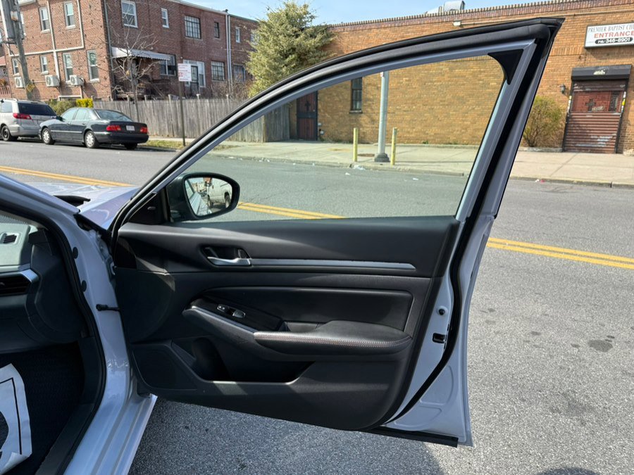 Used 2025 Nissan Altima 2.5 SR image 20