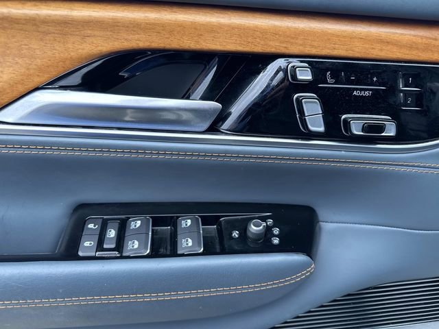 Used 2022 Jeep Grand Wagoneer Series III w/ Rear Seat Video Group 1 image 25