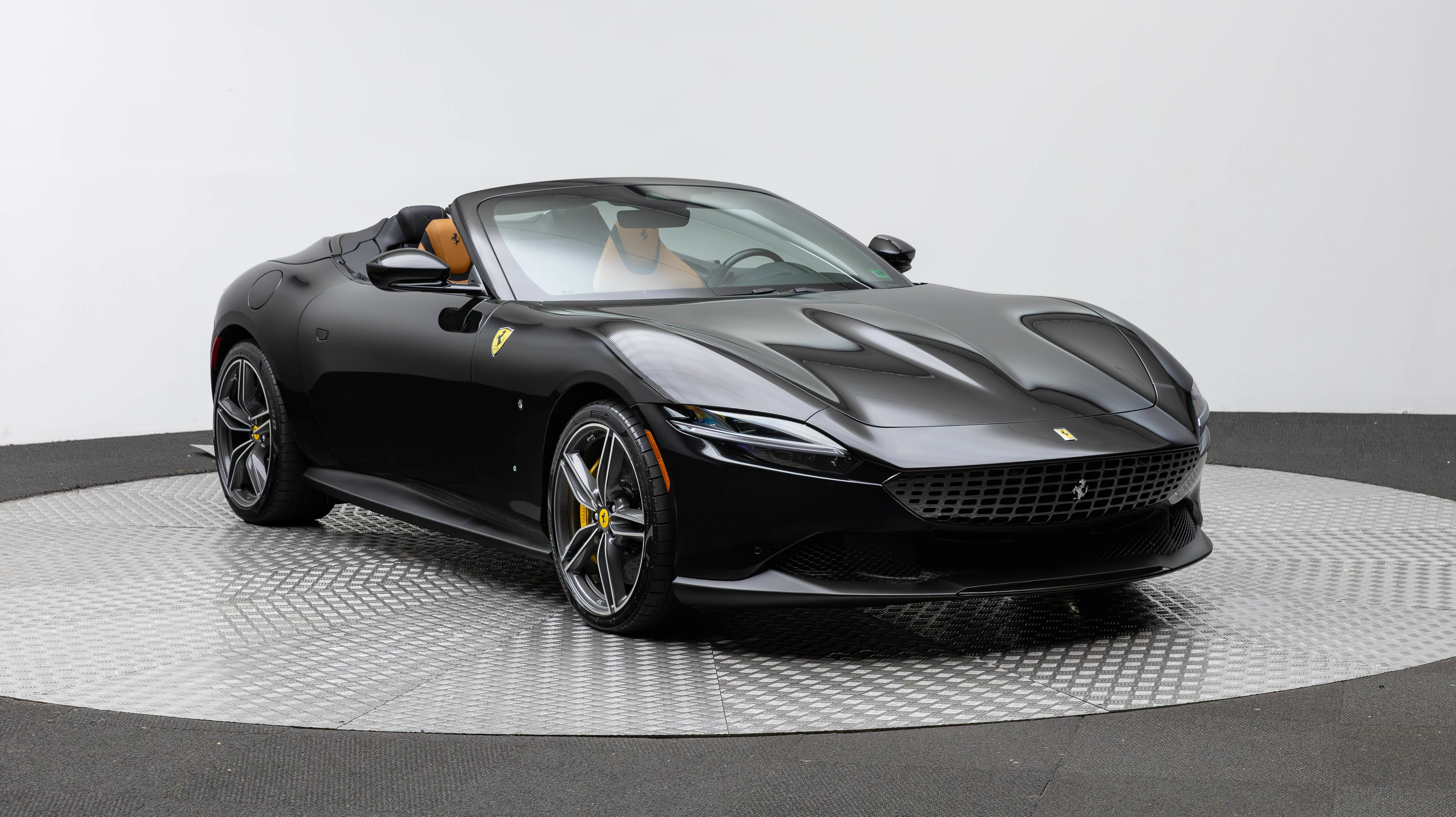 Certified 2025 Ferrari Roma Spider RWD image 11