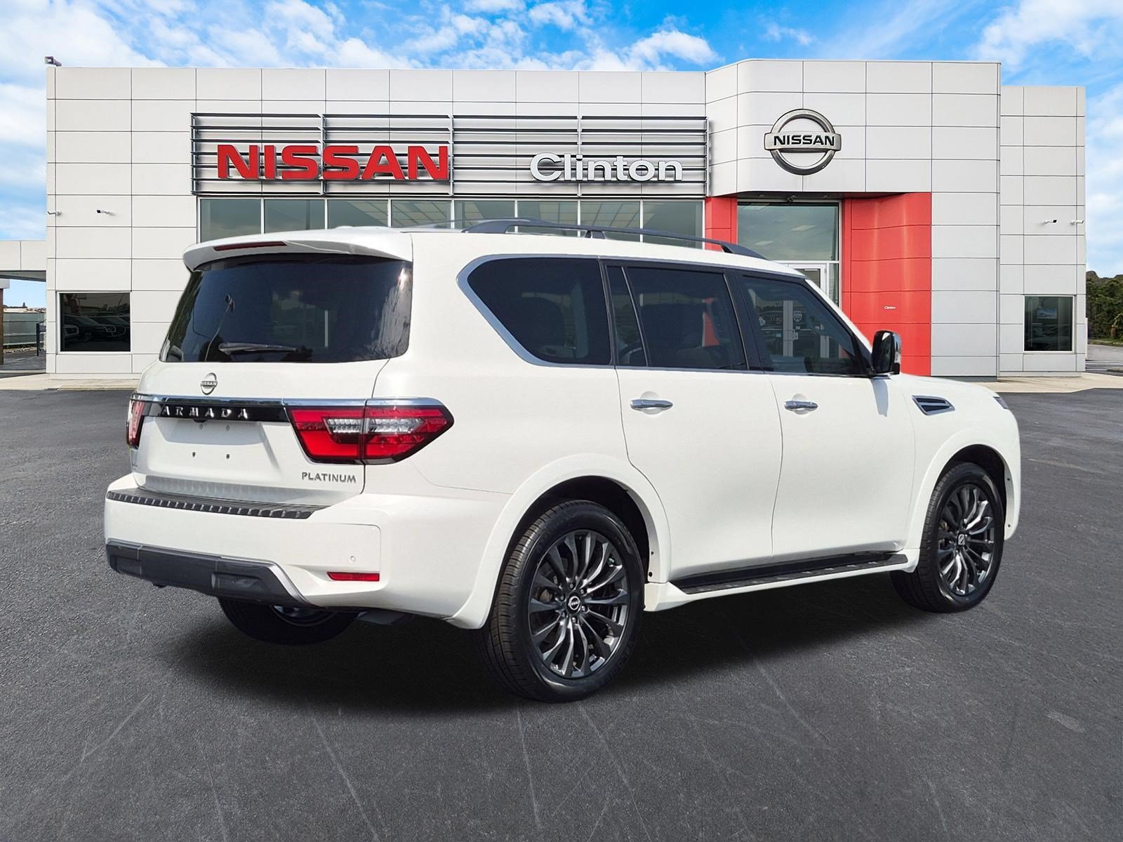 Used 2023 Nissan Armada Platinum w/ Captain's Chairs Package AWD/4WD image 3