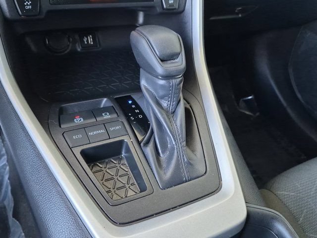 Used 2025 Toyota RAV4 XLE FWD image 22