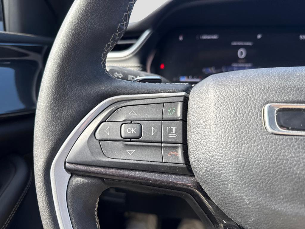 Used 2023 Jeep Grand Cherokee L Laredo AWD/4WD image 16