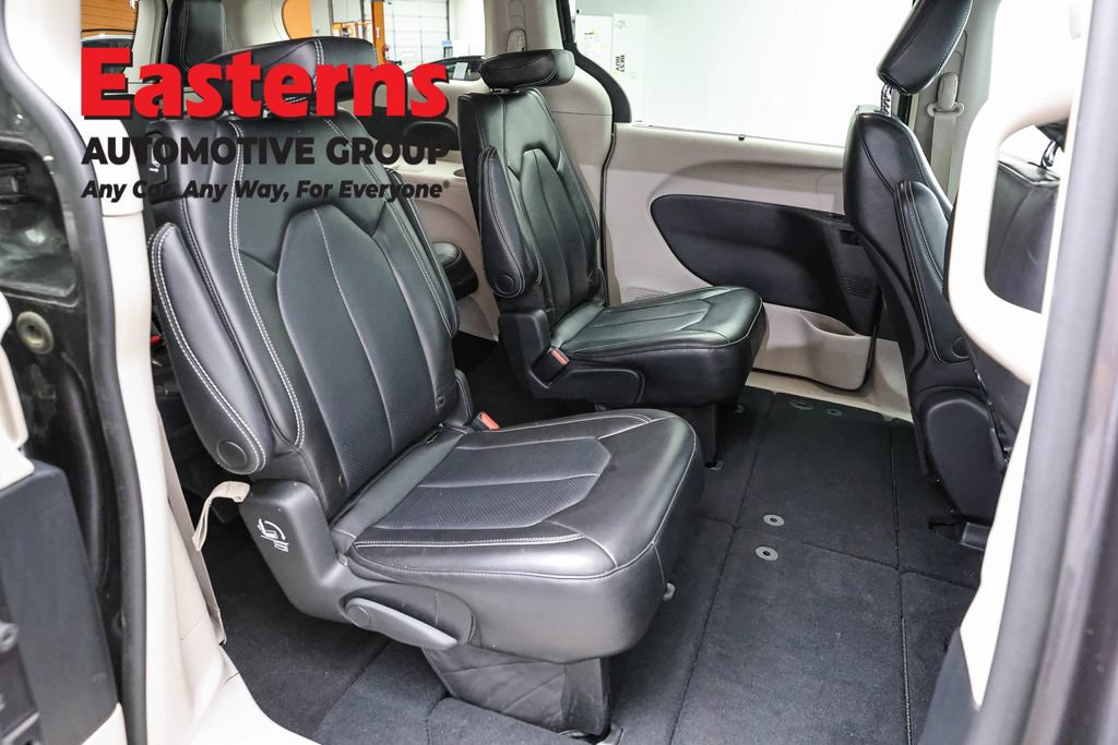 Used 2023 Chrysler Pacifica Touring-L FWD image 24