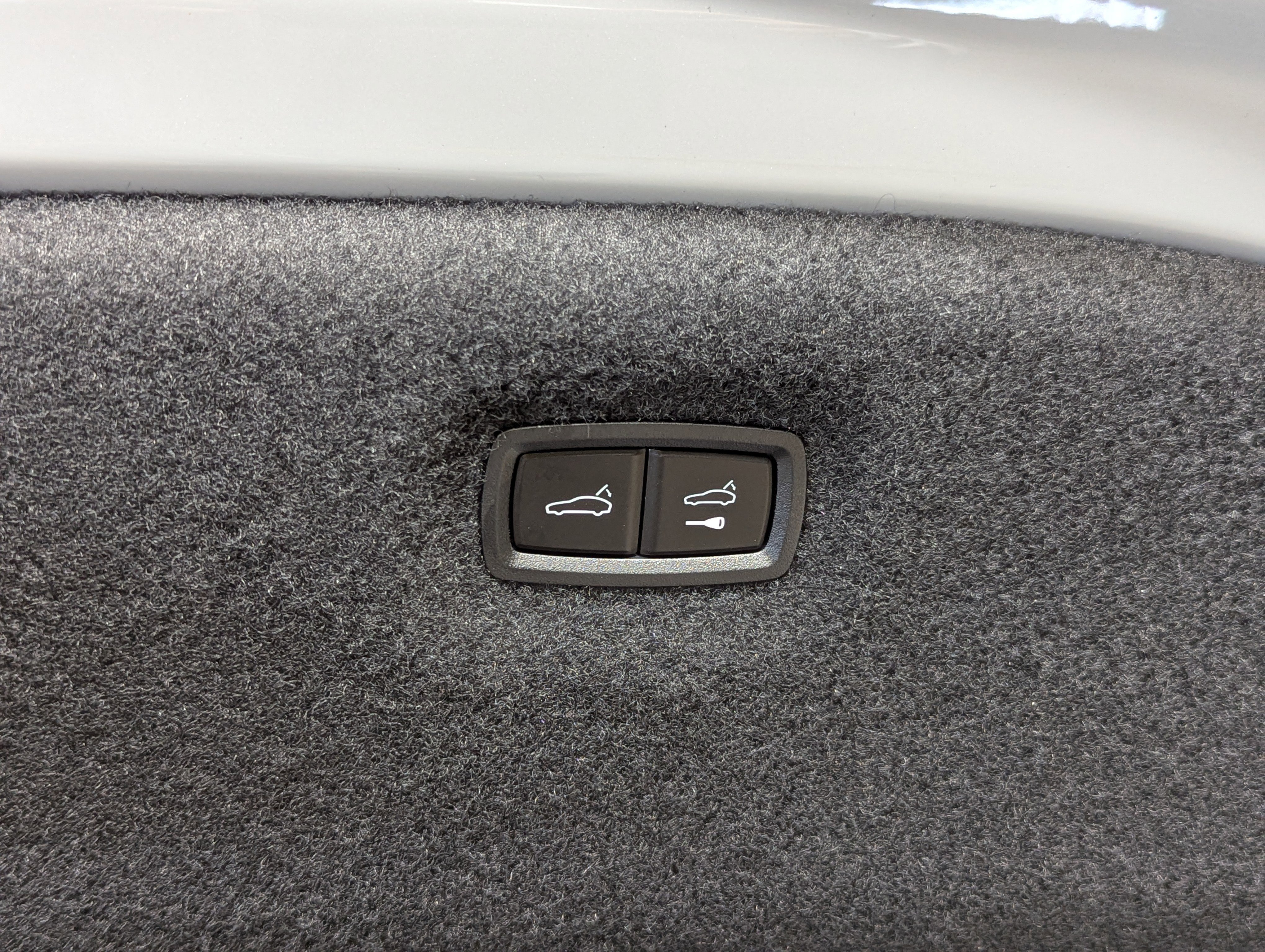 Used 2025 Porsche Taycan 4S image 18