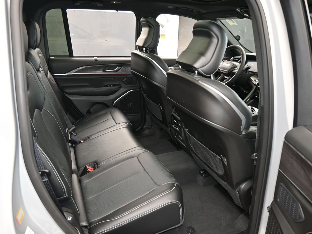 Used 2024 Jeep Grand Cherokee Overland w/ Luxury Tech Group IV image 49