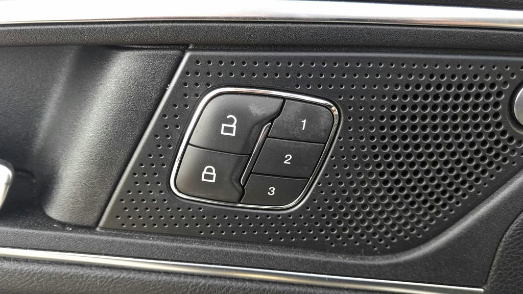 Used 2019 Ford Edge Titanium w/ Cargo Accessory Package FWD image 17