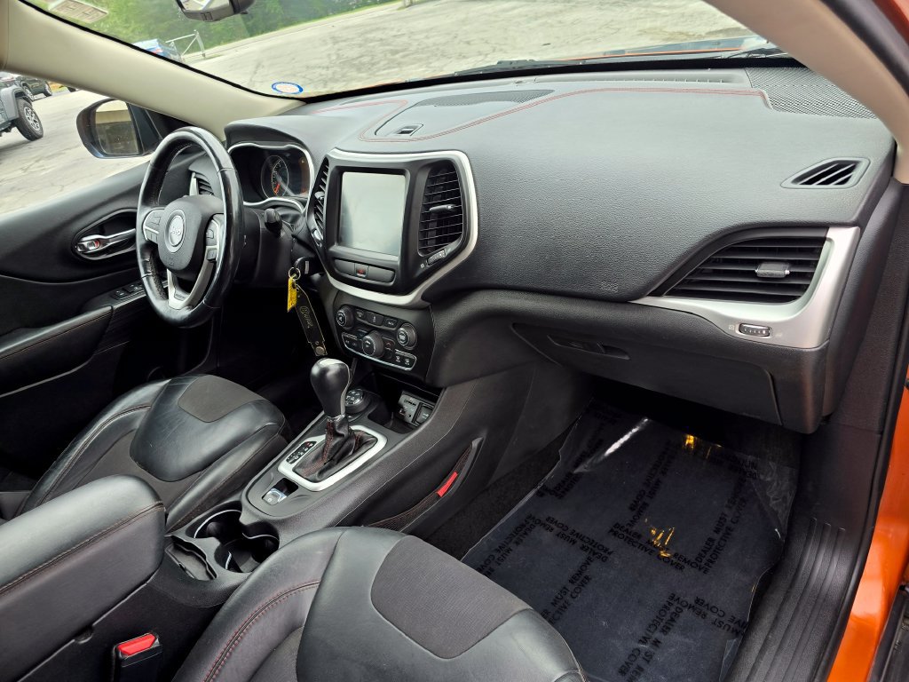 Used 2016 Jeep Cherokee Trailhawk w/ Cold Weather Group AWD/4WD image 28