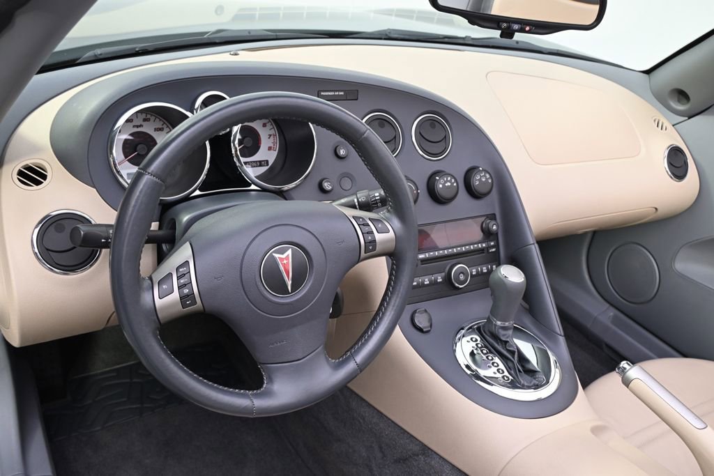 Used 2007 Pontiac Solstice Convertible w/ Premium Package RWD image 15