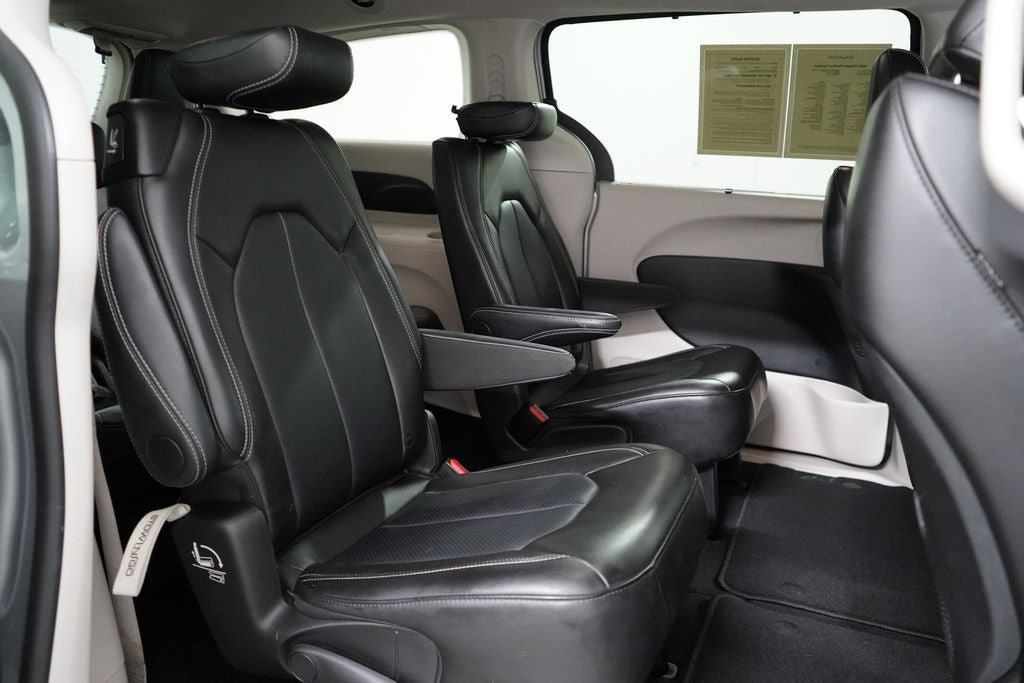 Used 2024 Chrysler Pacifica Touring-L FWD image 25