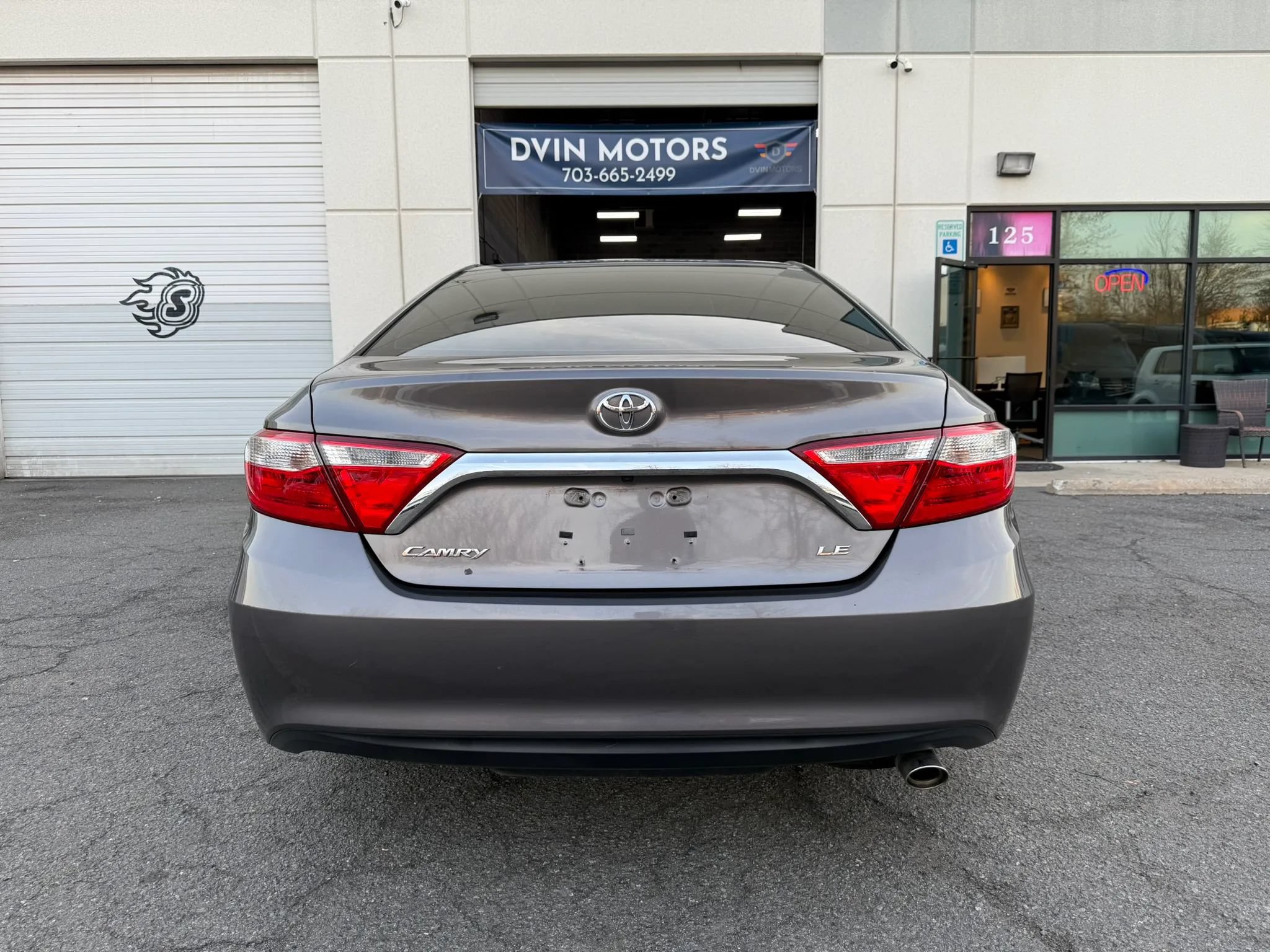 Used 2017 Toyota Camry LE FWD image 5