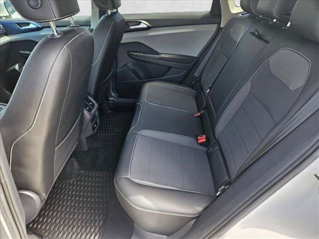 Used 2023 Volkswagen Taos SE w/ Panoramic Sunroof Package FWD image 19