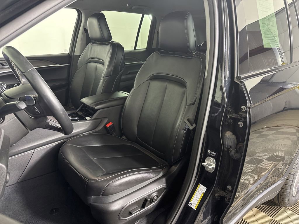 Used 2023 Jeep Grand Cherokee Limited AWD/4WD image 22