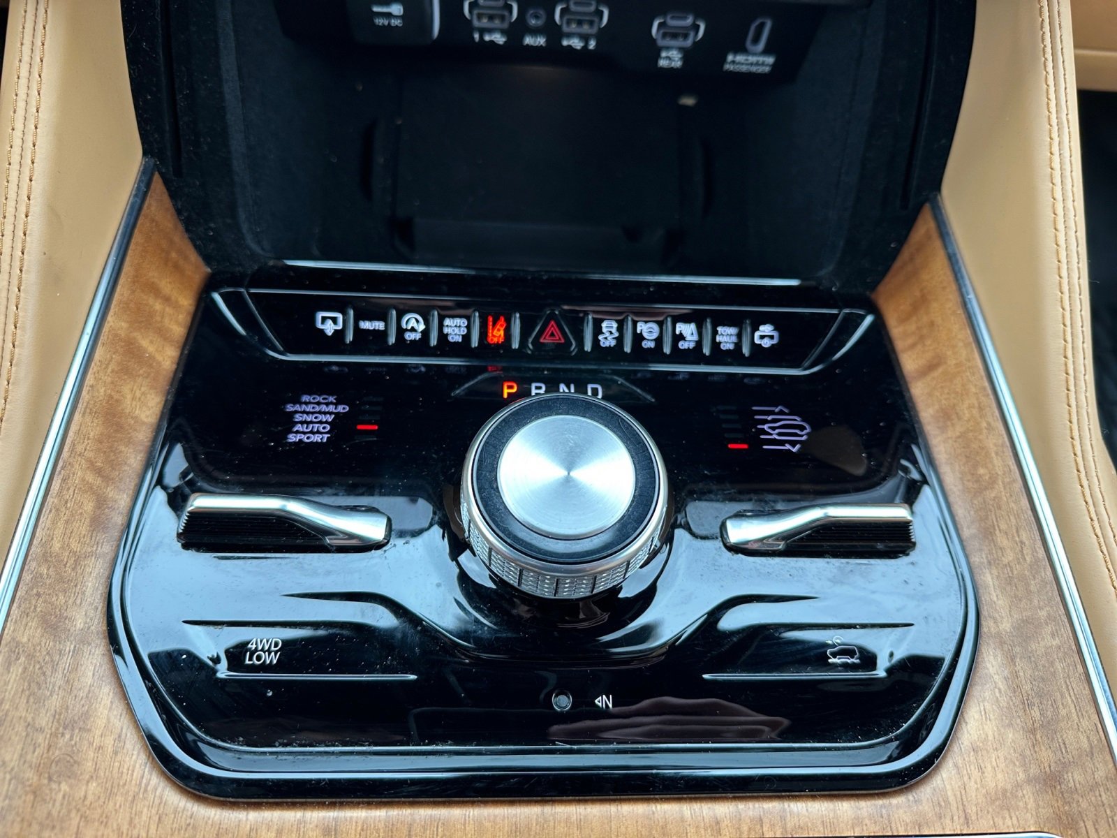 Used 2024 Jeep Grand Wagoneer L Series III w/ Rear Seat Video Group 1 image 31