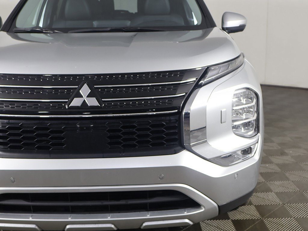 Used 2024 Mitsubishi Outlander SE Black Edition image 15