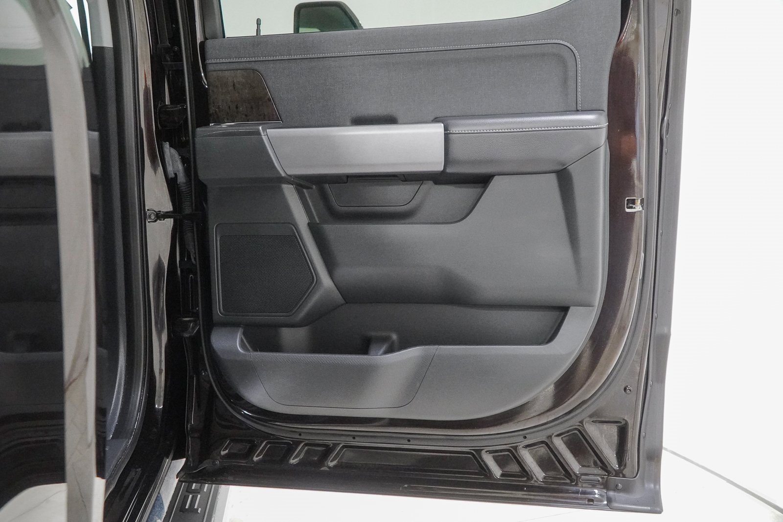 Used 2021 Ford F150 Lariat w/ Max Trailer Tow Package image 47