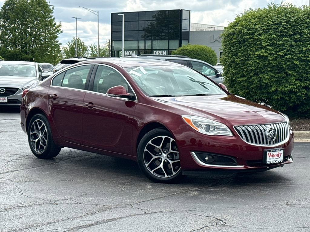 Used 2017 Buick Regal Sport Touring FWD image 2